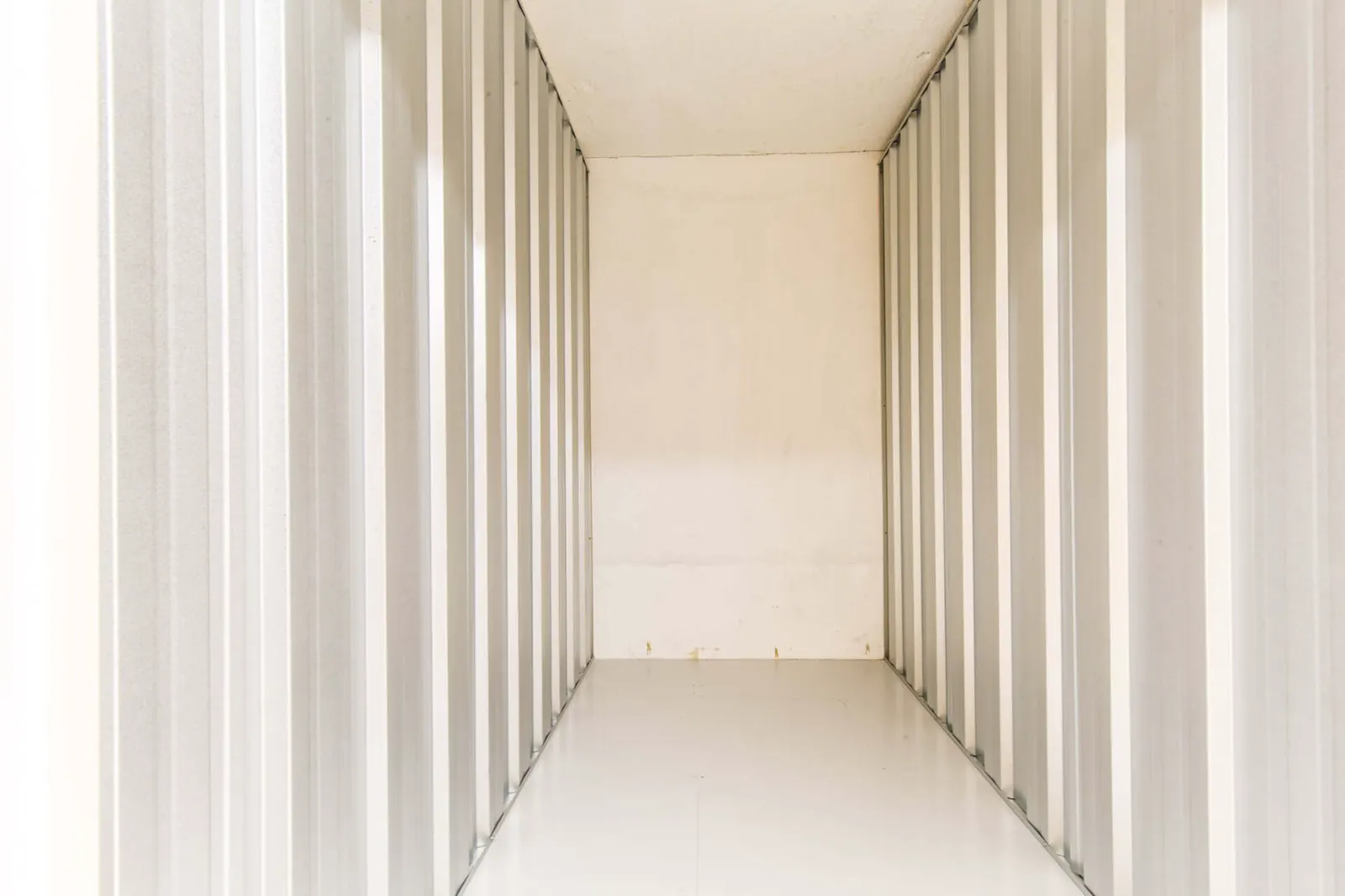 Empty unit interior