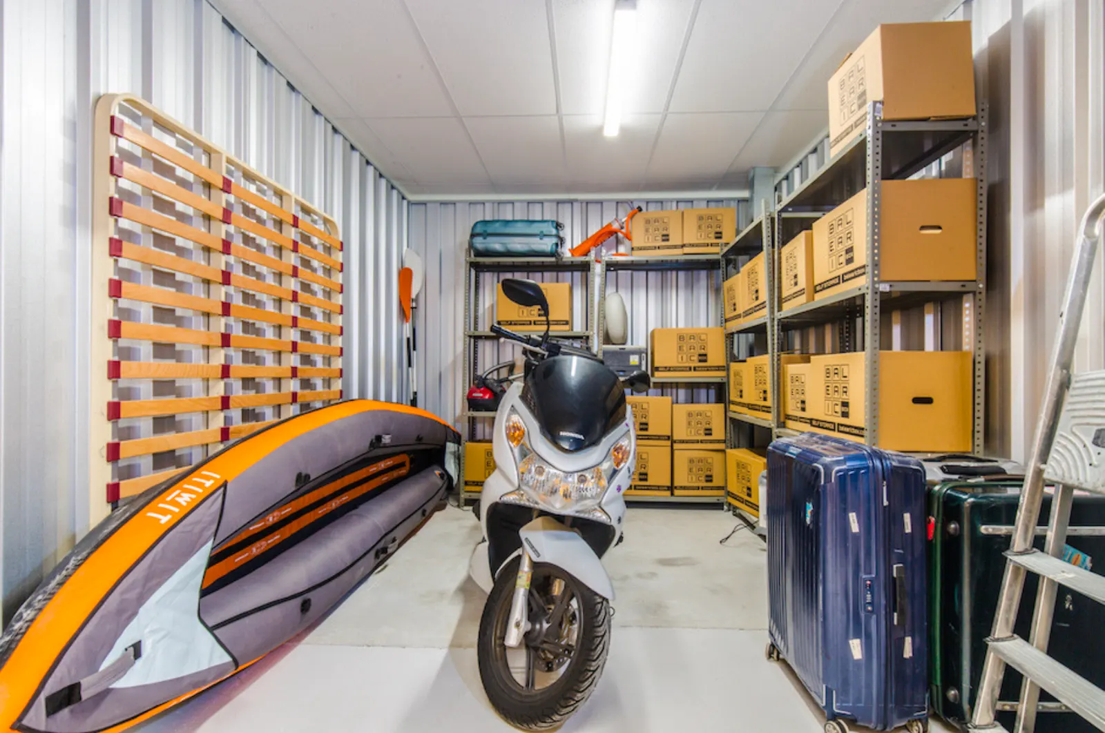 Large unit with shelving